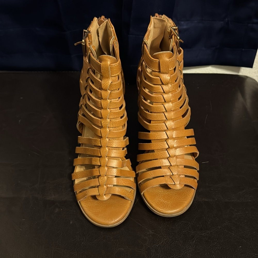 Charlotte Russe Block Heel Brown Cage Faux Leather Heels size 6 - Picture 4 of 6